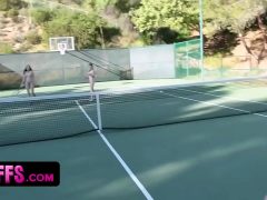 Nữ Sinh Được Phú Bà Bao Nuôi